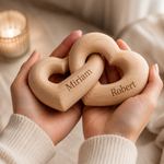 Personalisiertes Liebesornament aus Holz mit Namen – ForeverUs